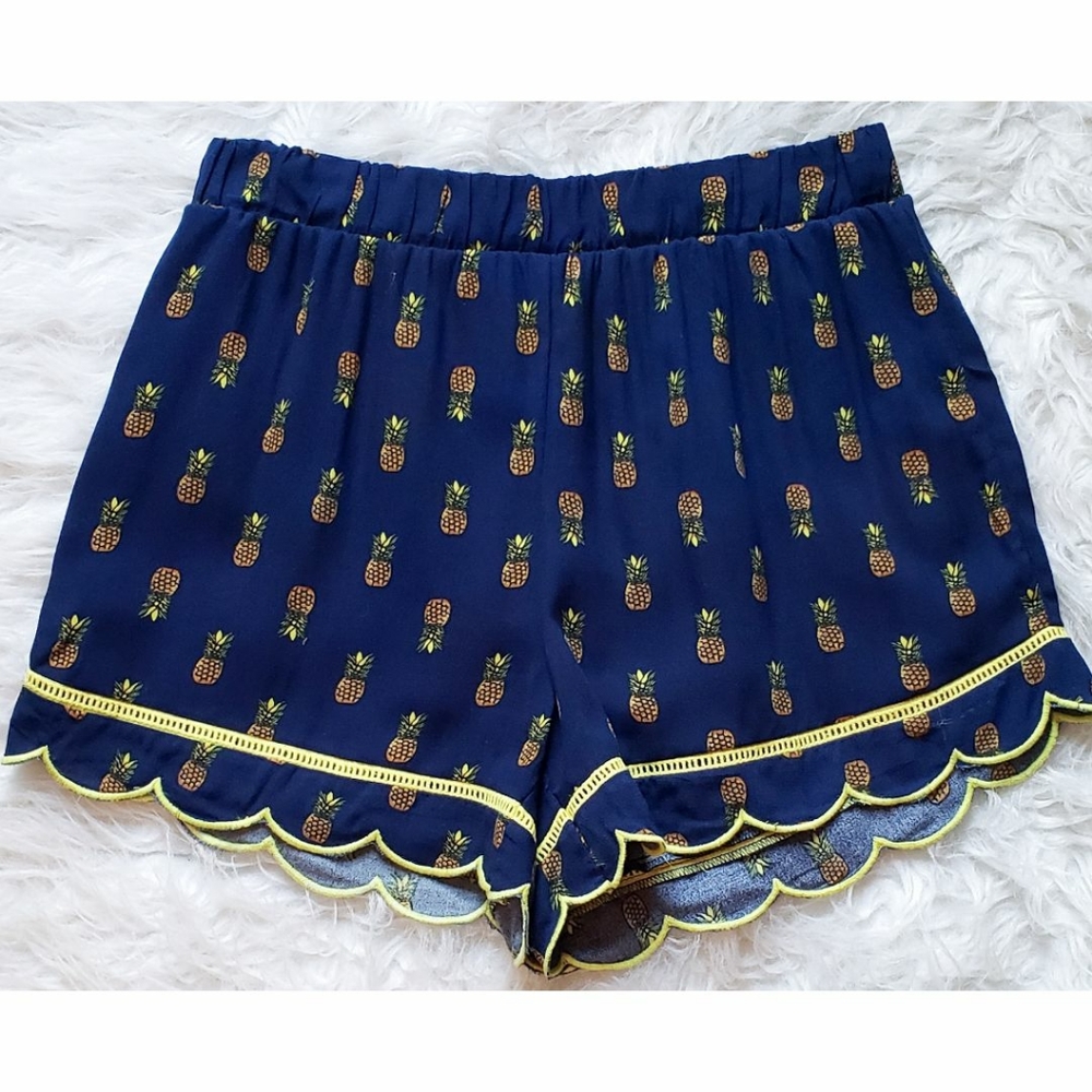 (NWOT) Francesca’s Pineapple Blue Neon Yellow Scalloped Shorts
